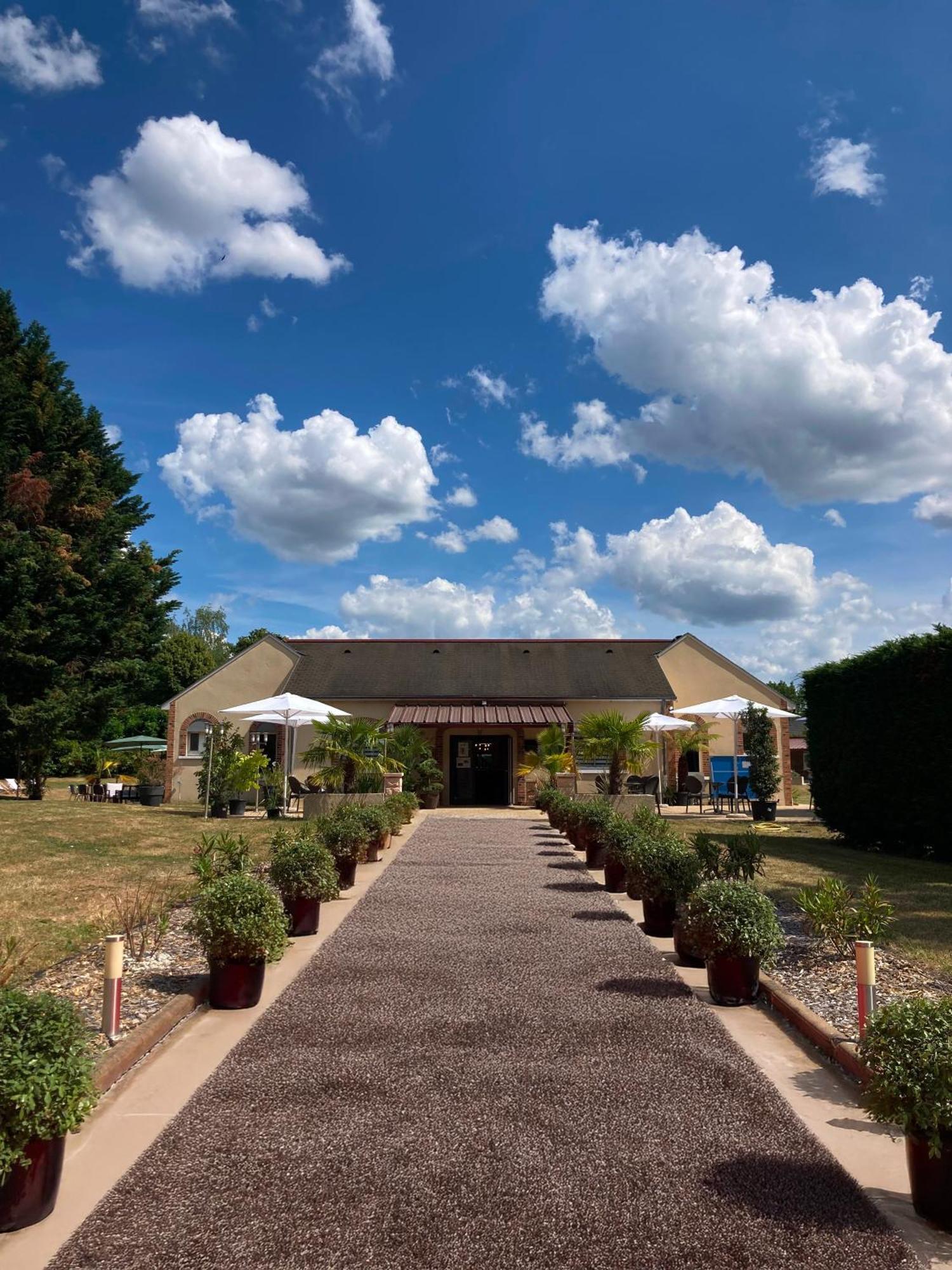 Hotel - Domaine De La Blanchardiere - Le Mans Changé Exterior photo